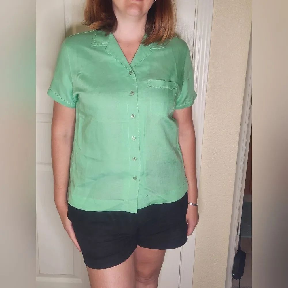 Crazy Horse M Green Pocket Shrtslv Crochet Buttons Up Womenās TopāShirt Blouse
